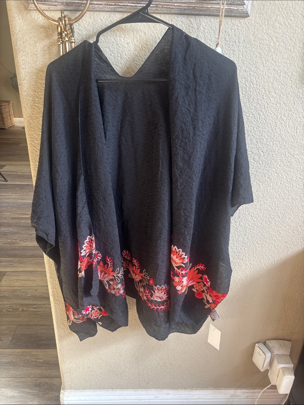 NWT Rai Black Floral Embroidered Kimono Ruana Boho Jacket